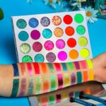 Флуоресцентные неоновые тени NEON PALETTE палетка 24 цвета Флуоресцентные неоновые тени NEON PALETTE палетка 24 цвета